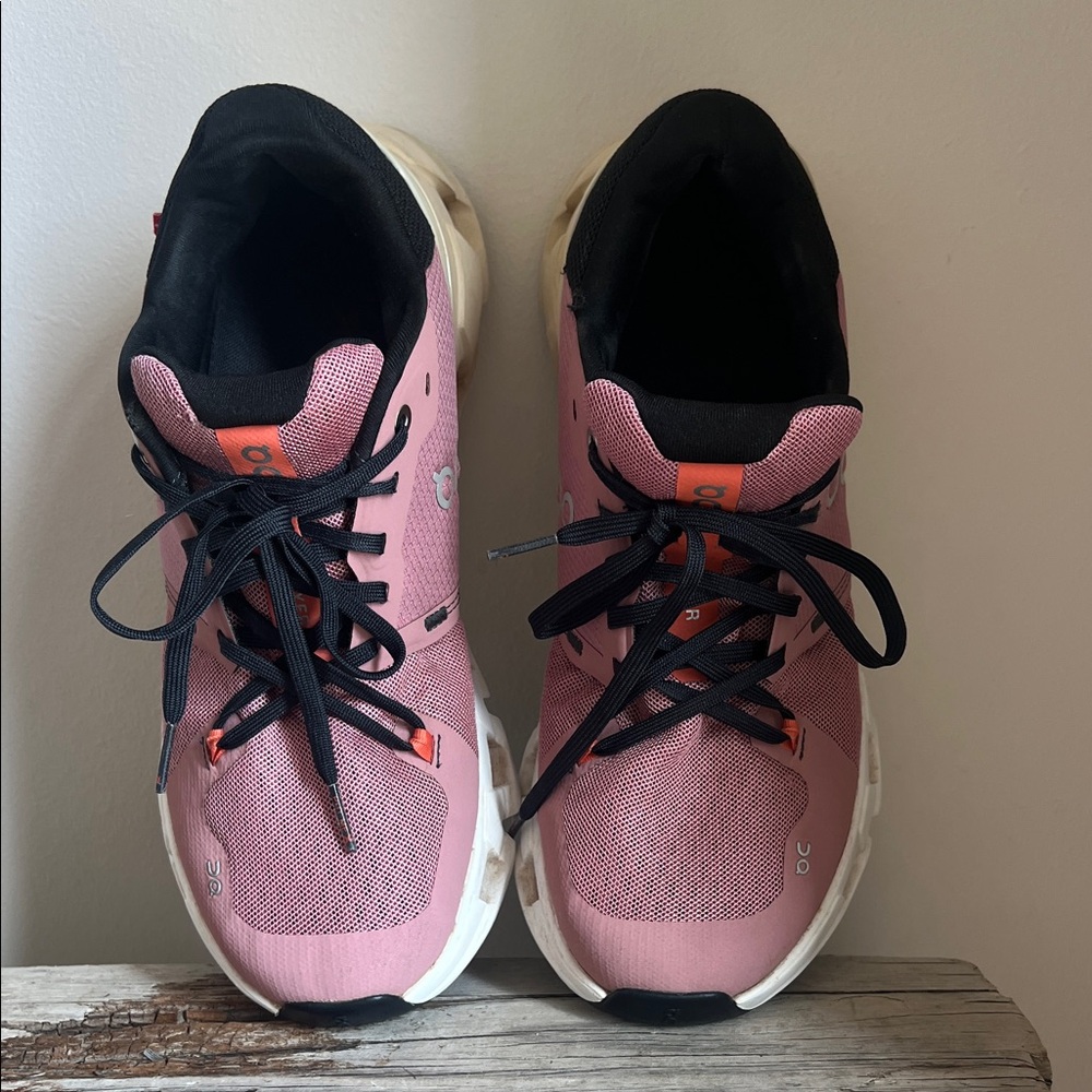 On Running Women's Cloudflyer Sneakers - Pink Dustrose Women’s 9.5 - Picture 3 of 14